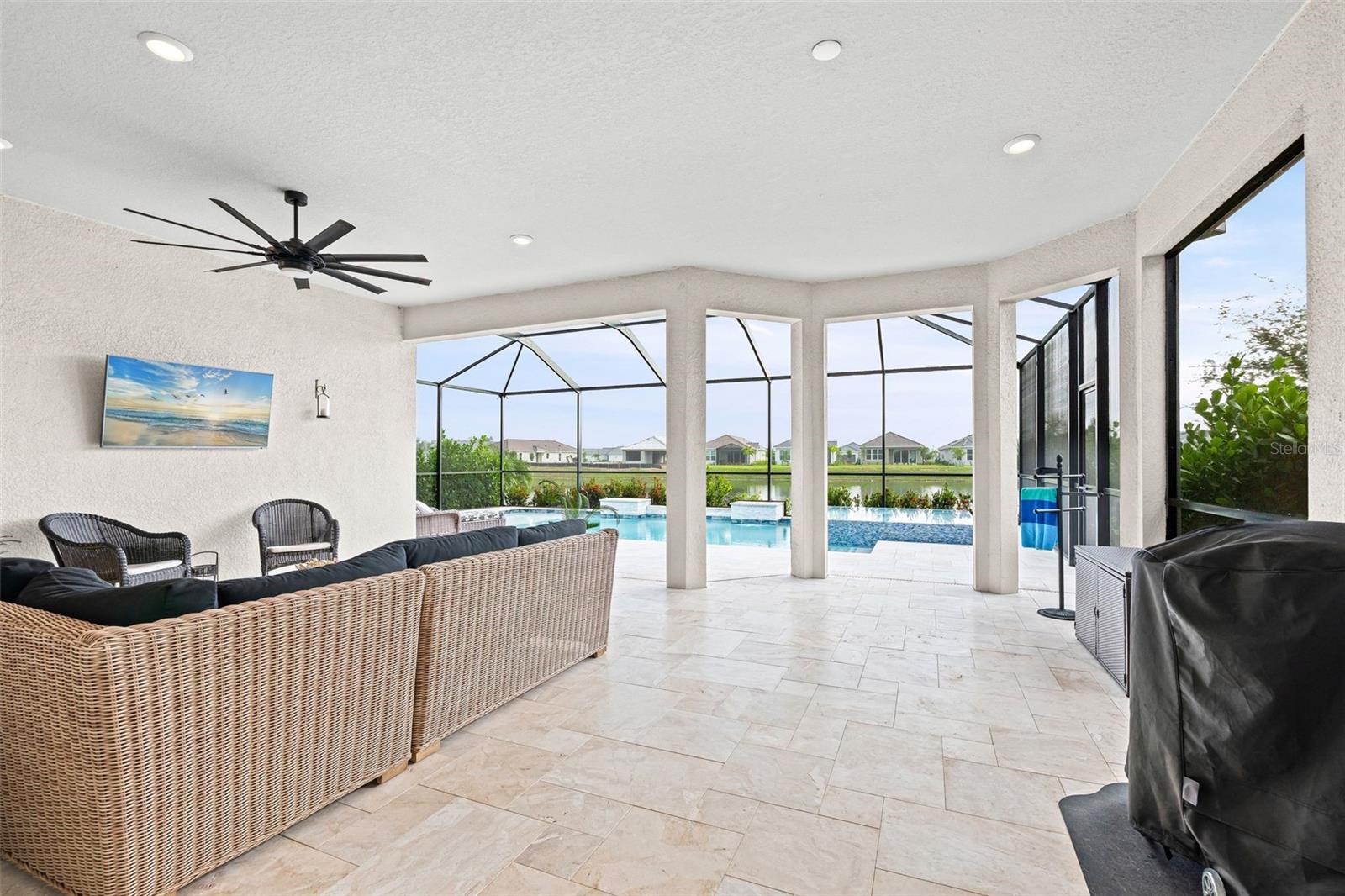 AZARIO ESPLANADE - Residential