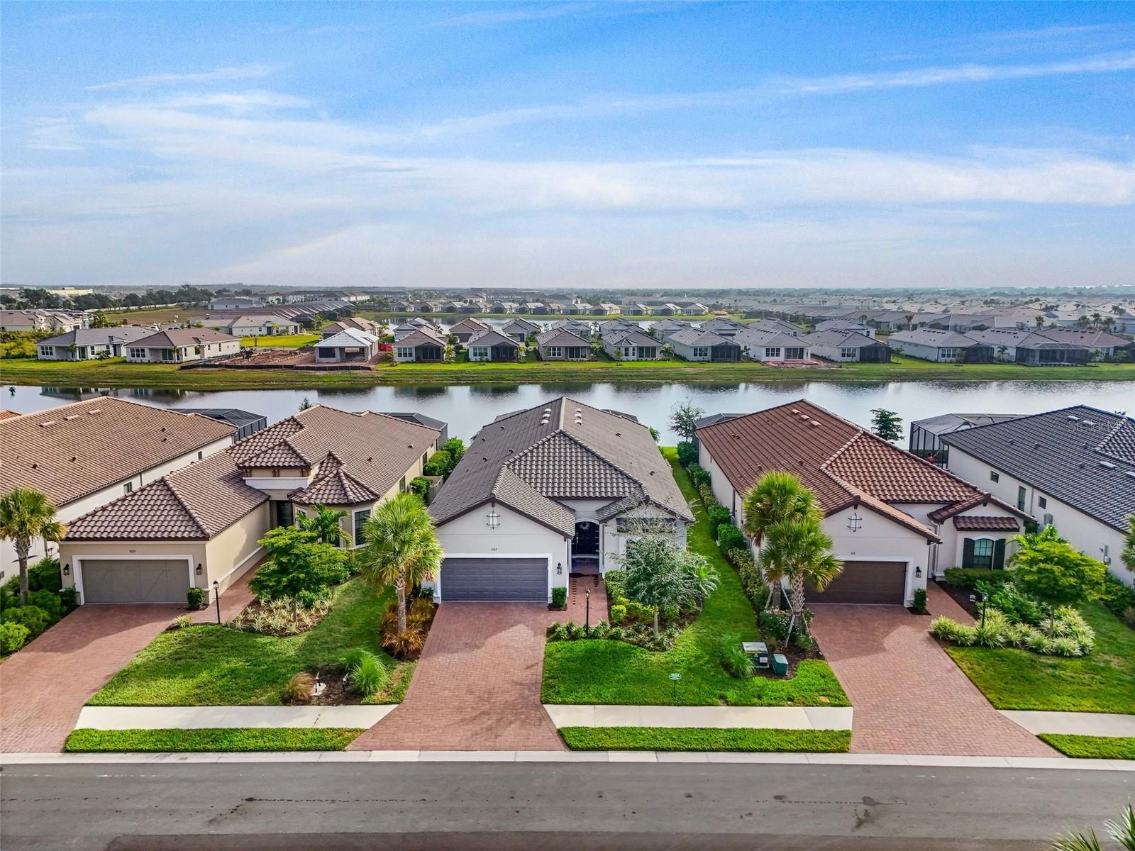 AZARIO ESPLANADE - Residential