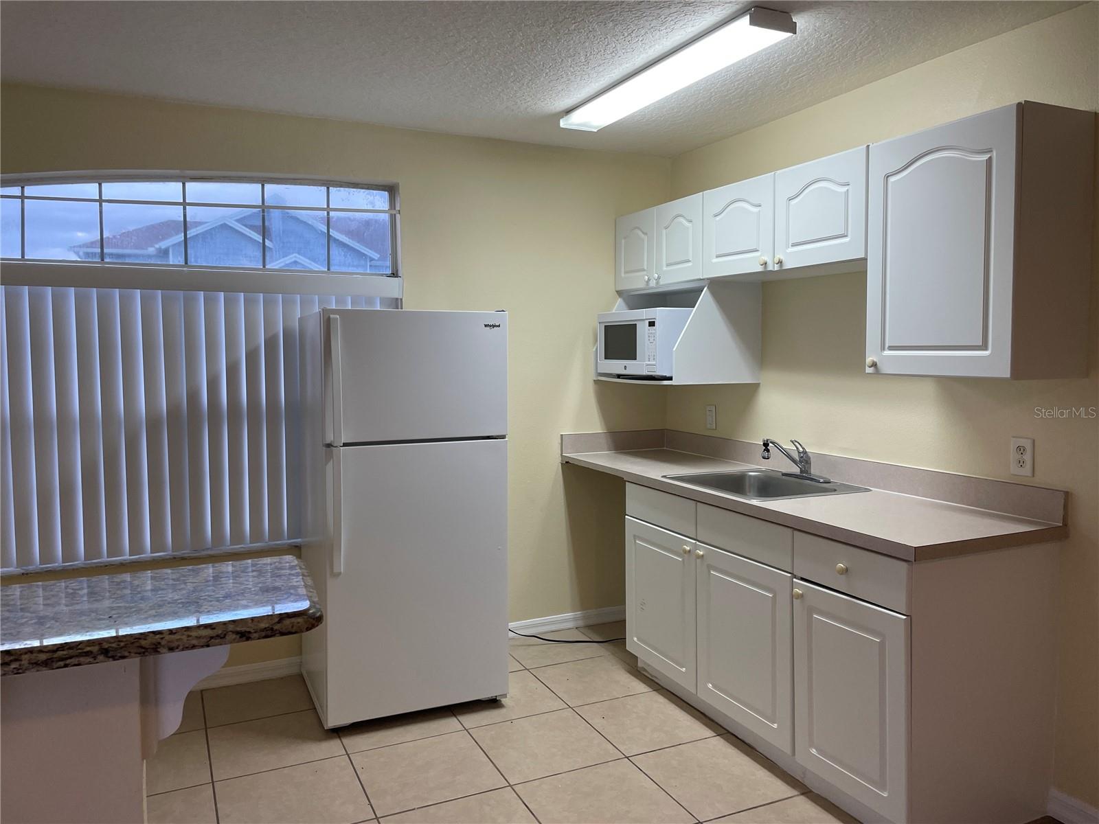 ISLAND CLUB WEST PH 02 - Residential Lease