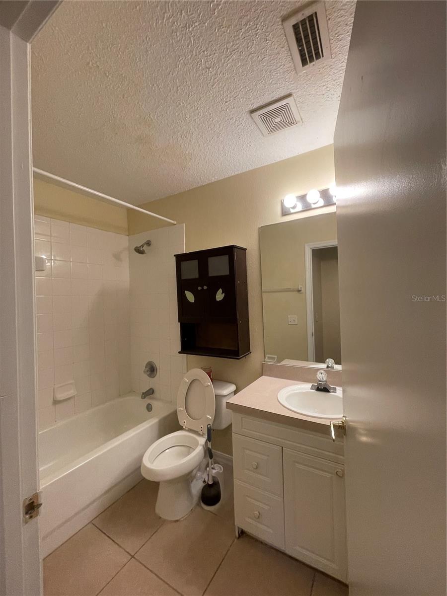 ISLAND CLUB WEST PH 02 - Residential Lease