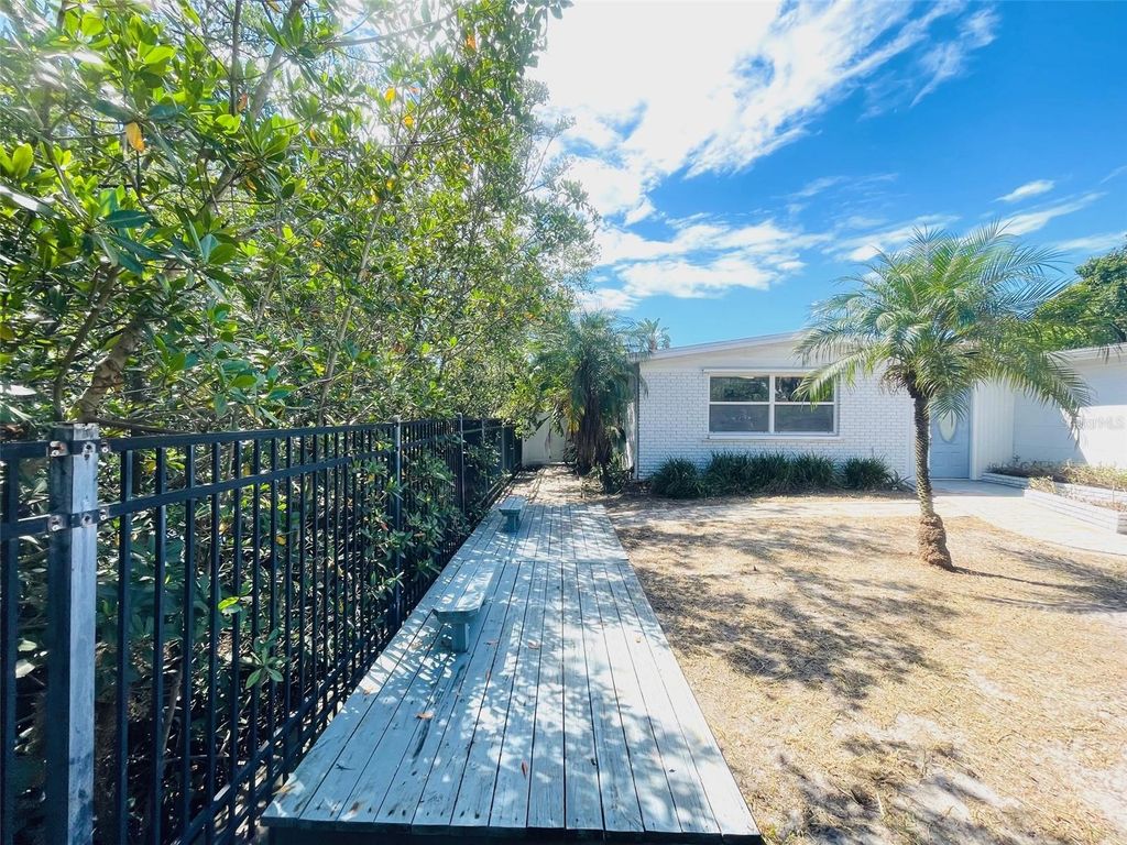 Photo of 2107 S West Shore Boulevard, Tampa, FL 33629 (MLS # TB8432239)