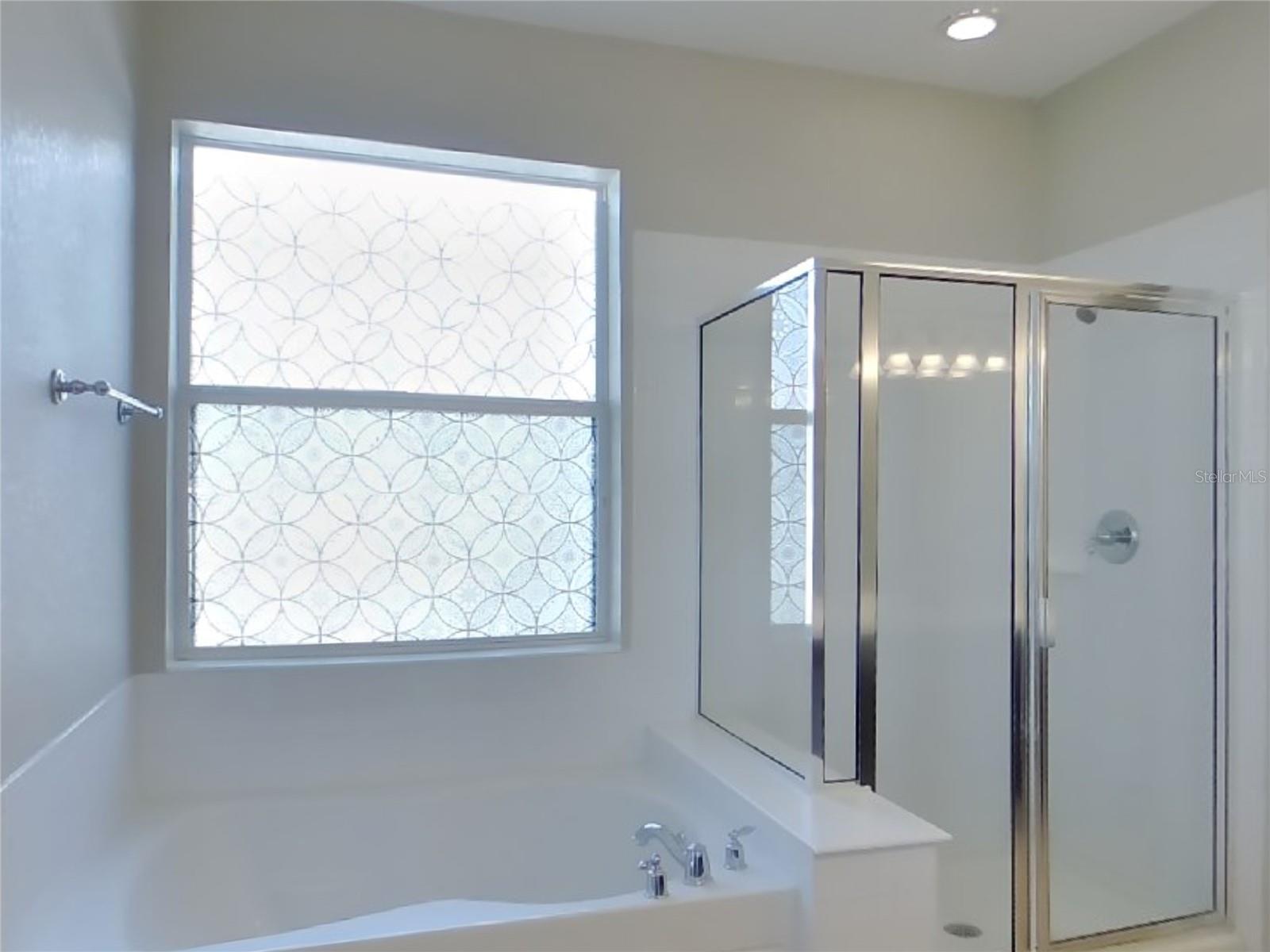 LAKE SAWYER SOUTH PH 01 - Residential Lease