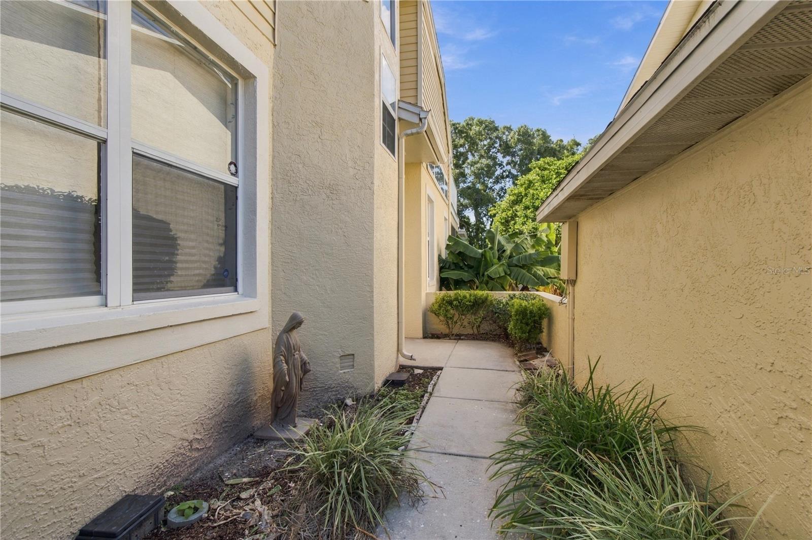 1050 STARKEY ROAD 907