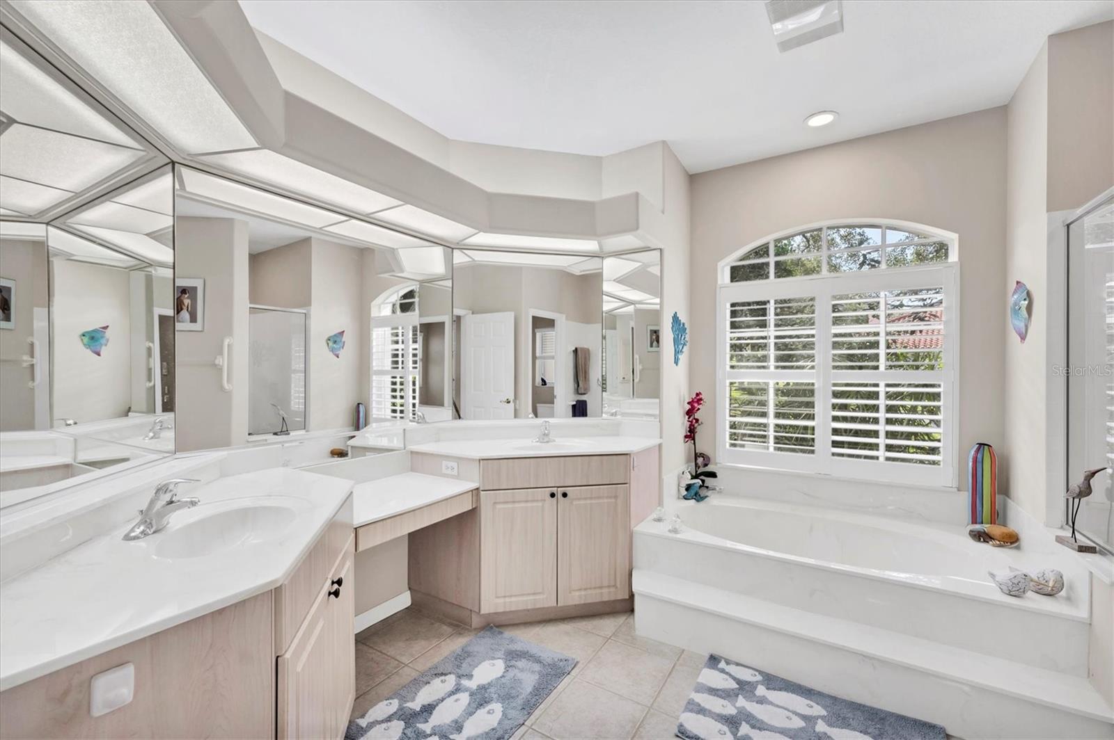 CALUSA LAKES - Residential