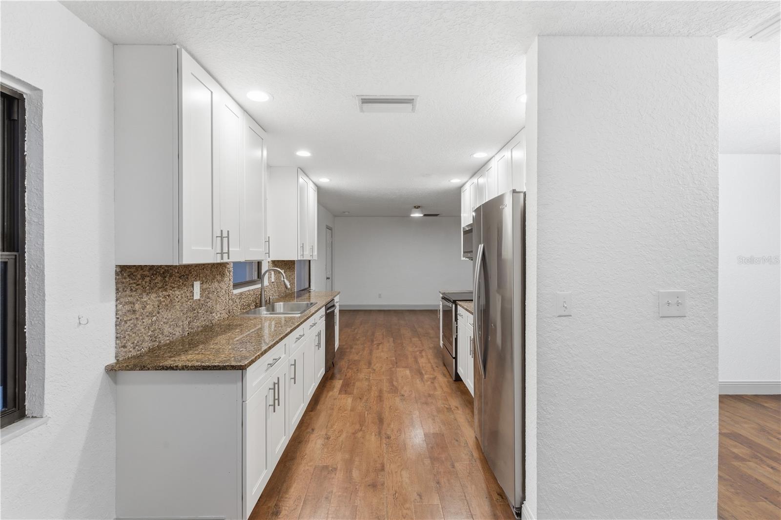 OAK LAKE ESTATES - Residential