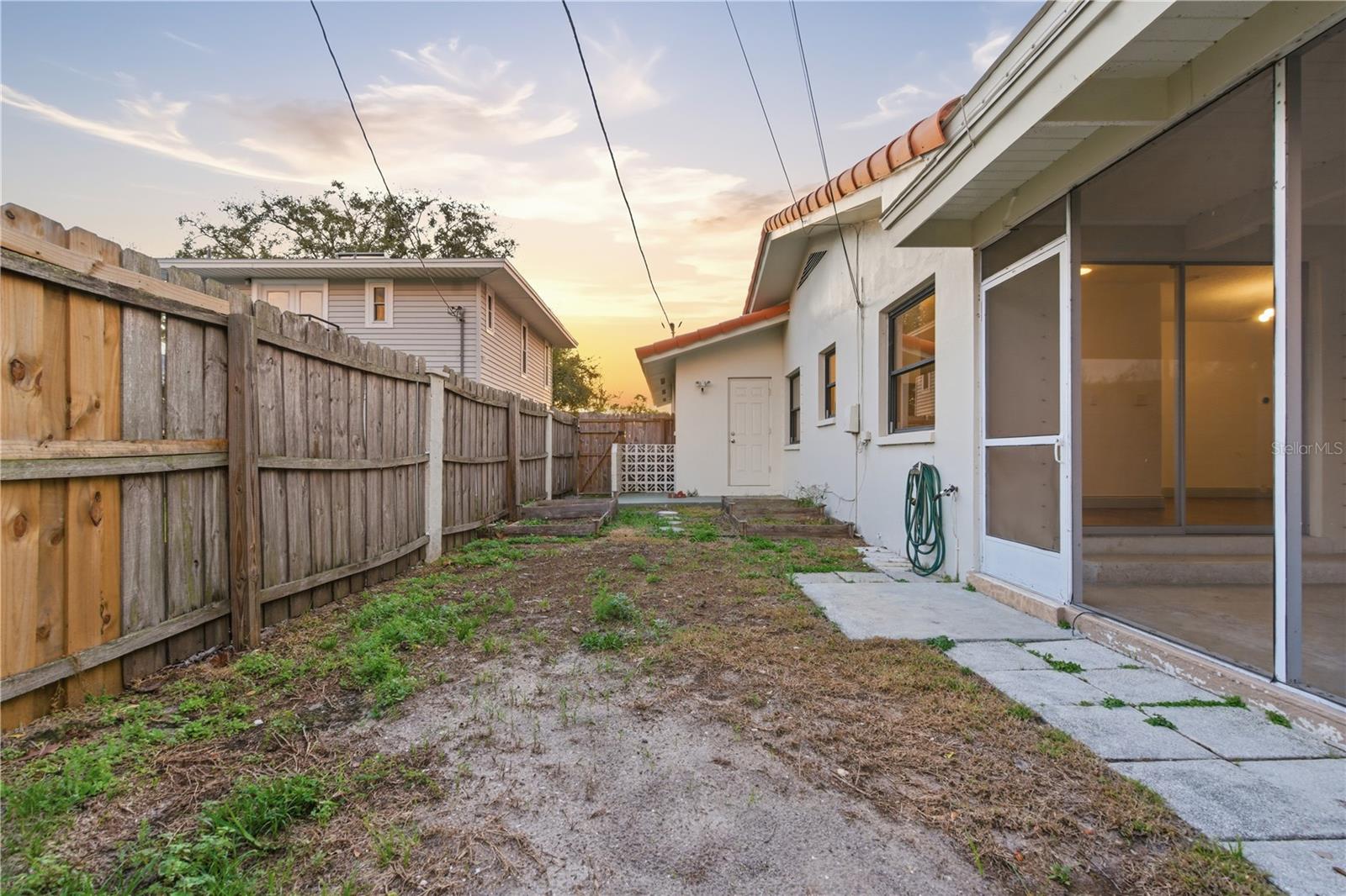 OAK LAKE ESTATES - Residential