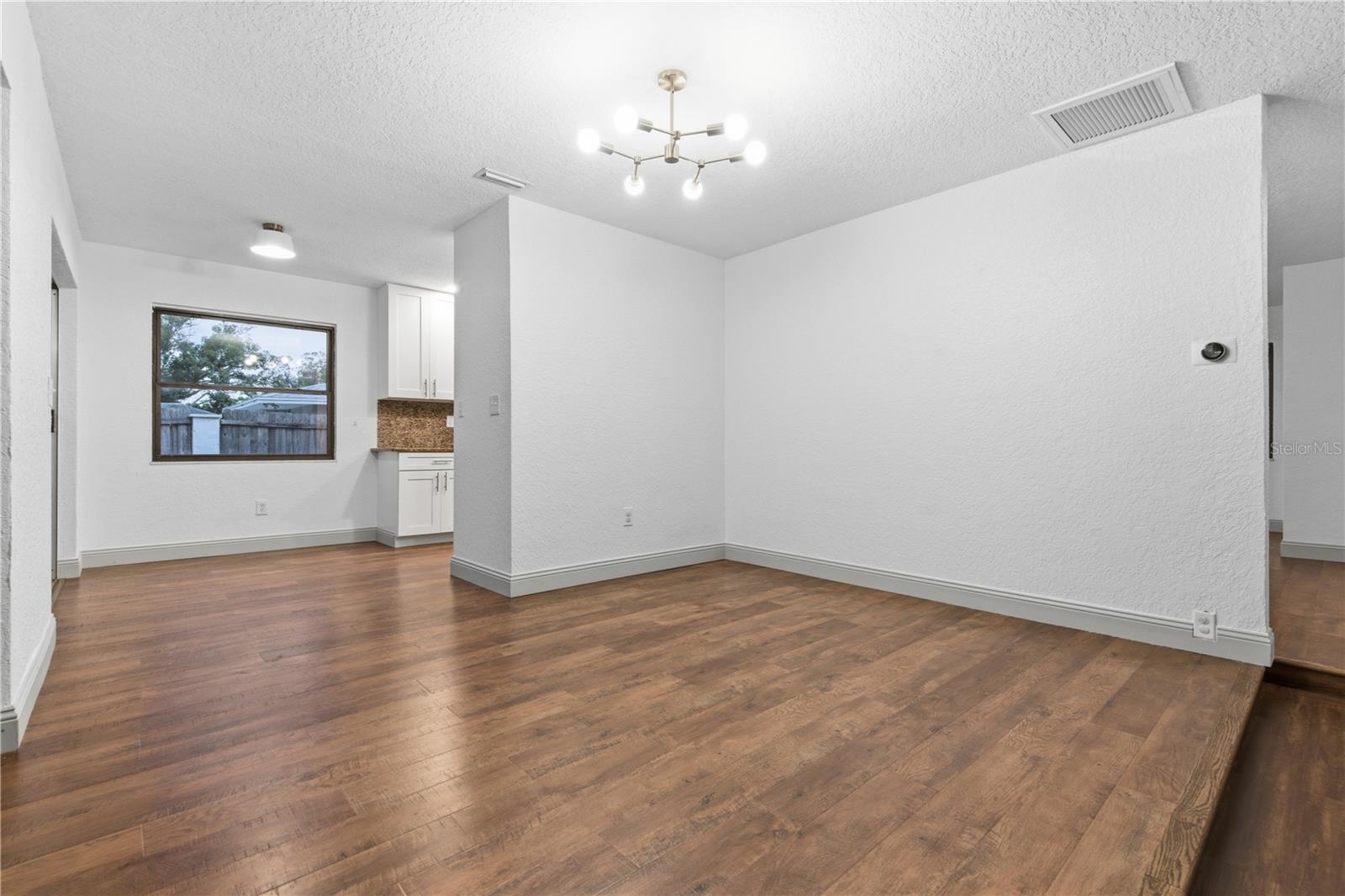 OAK LAKE ESTATES - Residential