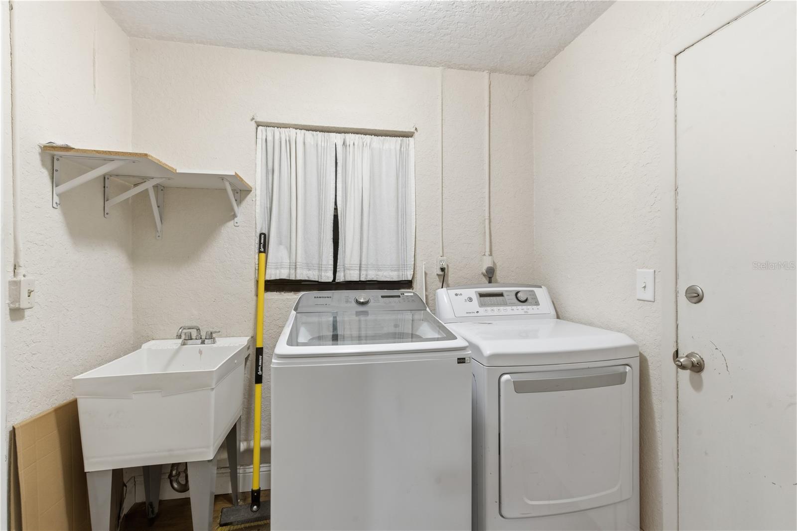 OAK LAKE ESTATES - Residential