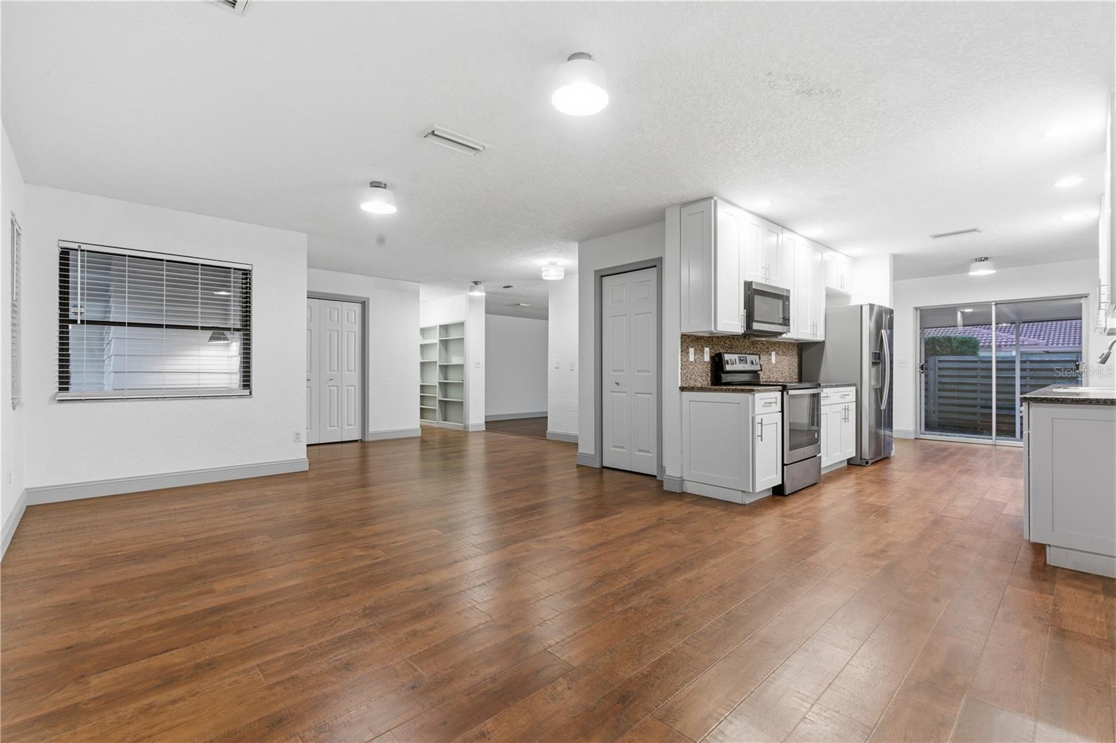 OAK LAKE ESTATES - Residential