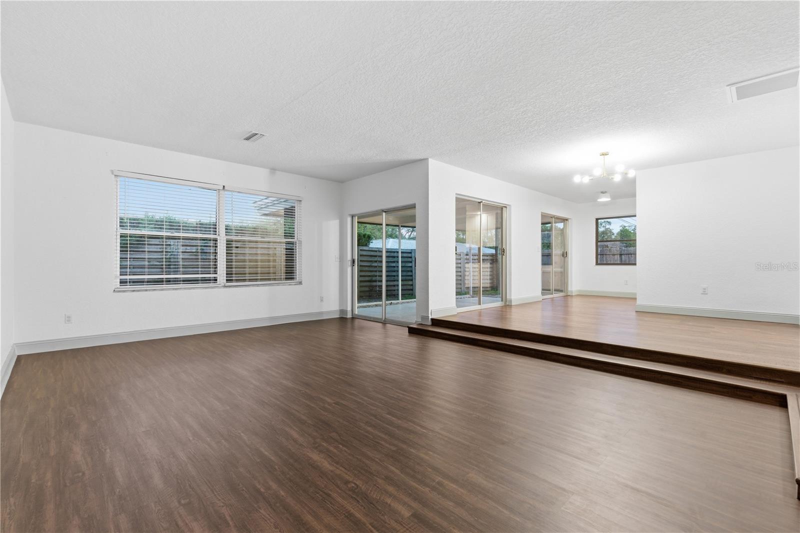 OAK LAKE ESTATES - Residential