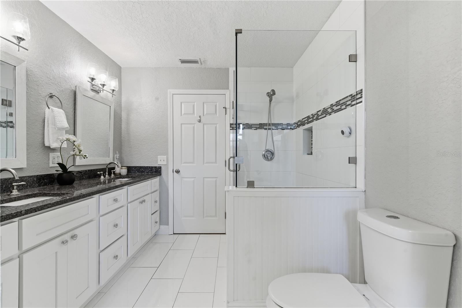 OAK LAKE ESTATES - Residential