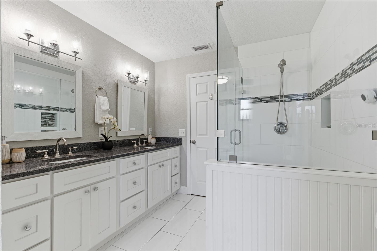 OAK LAKE ESTATES - Residential