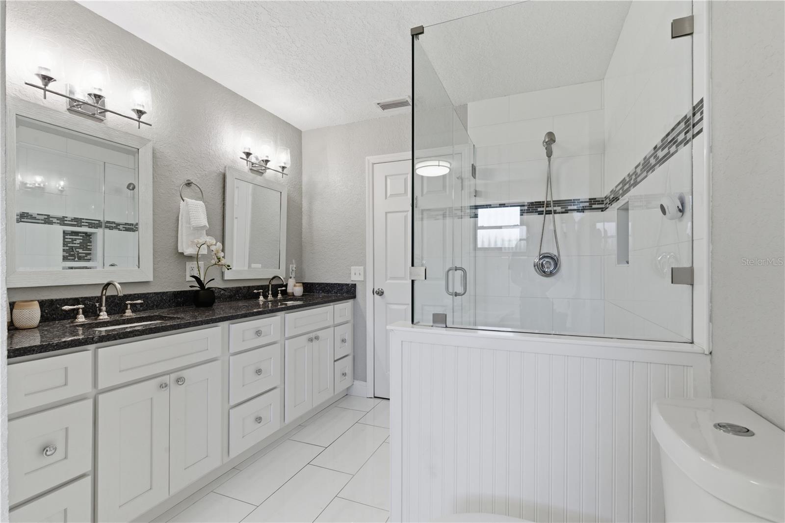 OAK LAKE ESTATES - Residential