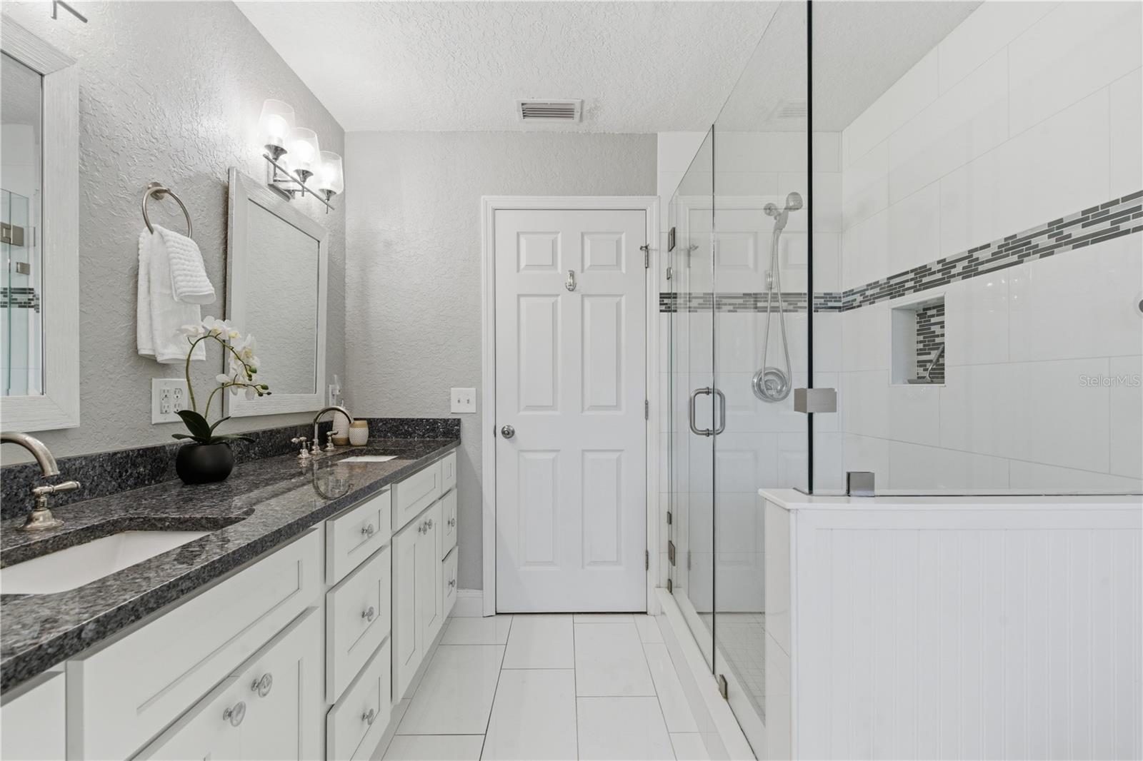 OAK LAKE ESTATES - Residential