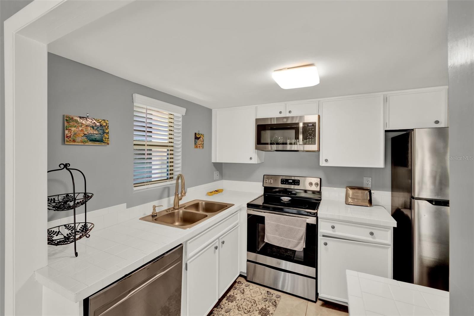 FAIRWAY VILLAS - Residential