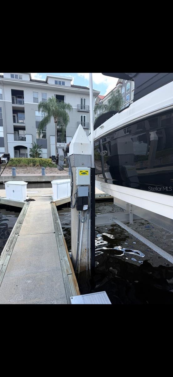371 CHANNELSIDE WALKWAY 10