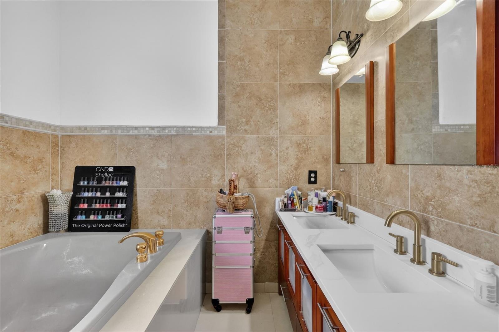 COUNTRY RIDGE - Residential