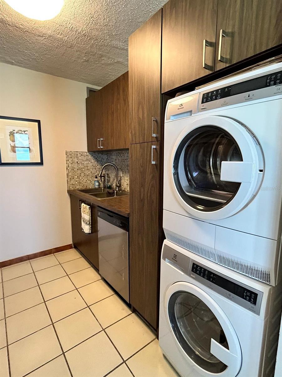 CASTILLO DEL MAR, ISLA VERDE - Residential Lease