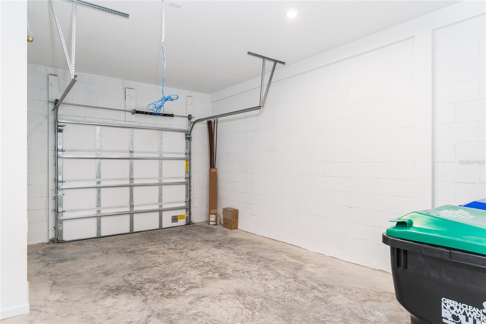 SPRING ISLE PALMS - Residential