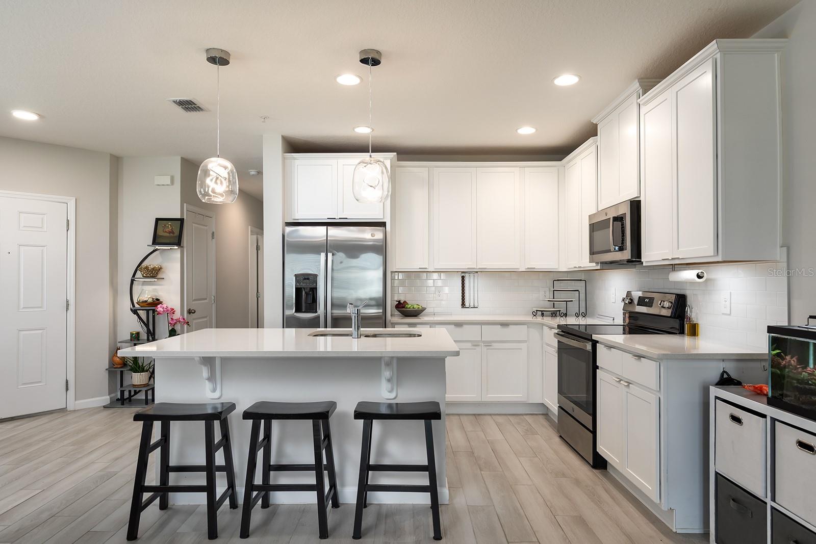 TOWNS AT LAKE MONROE COMMONS - Residential