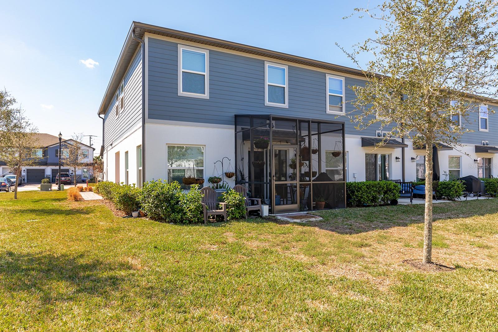 TOWNS AT LAKE MONROE COMMONS - Residential