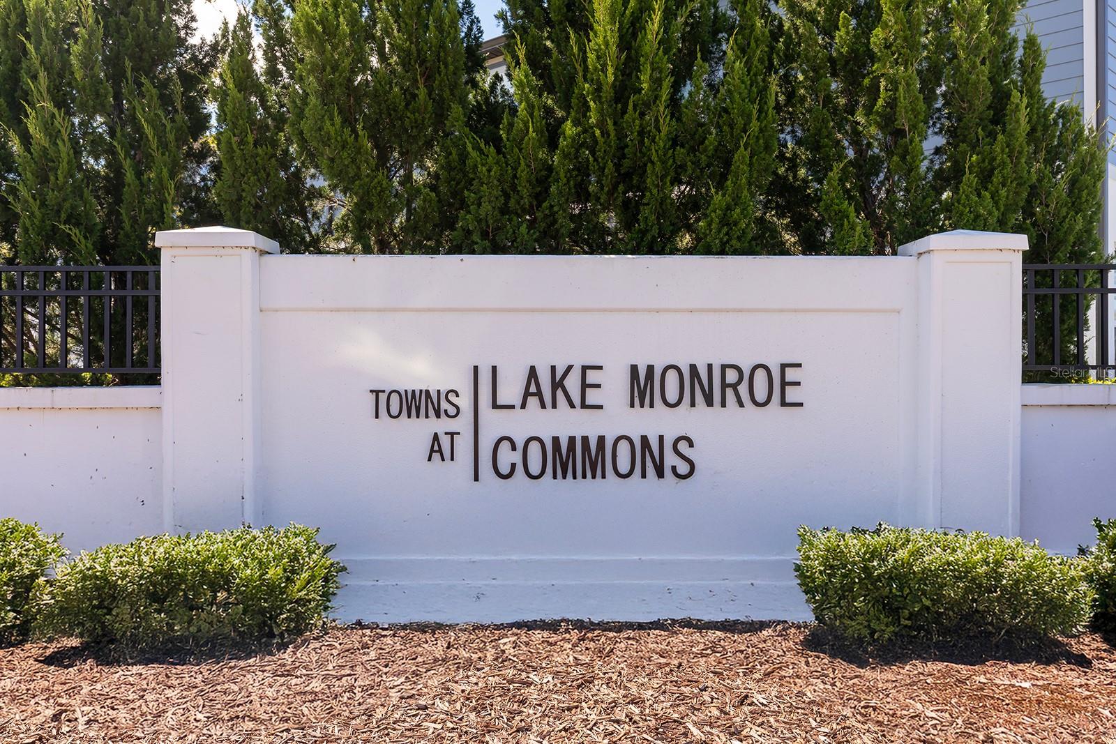 TOWNS AT LAKE MONROE COMMONS - Residential