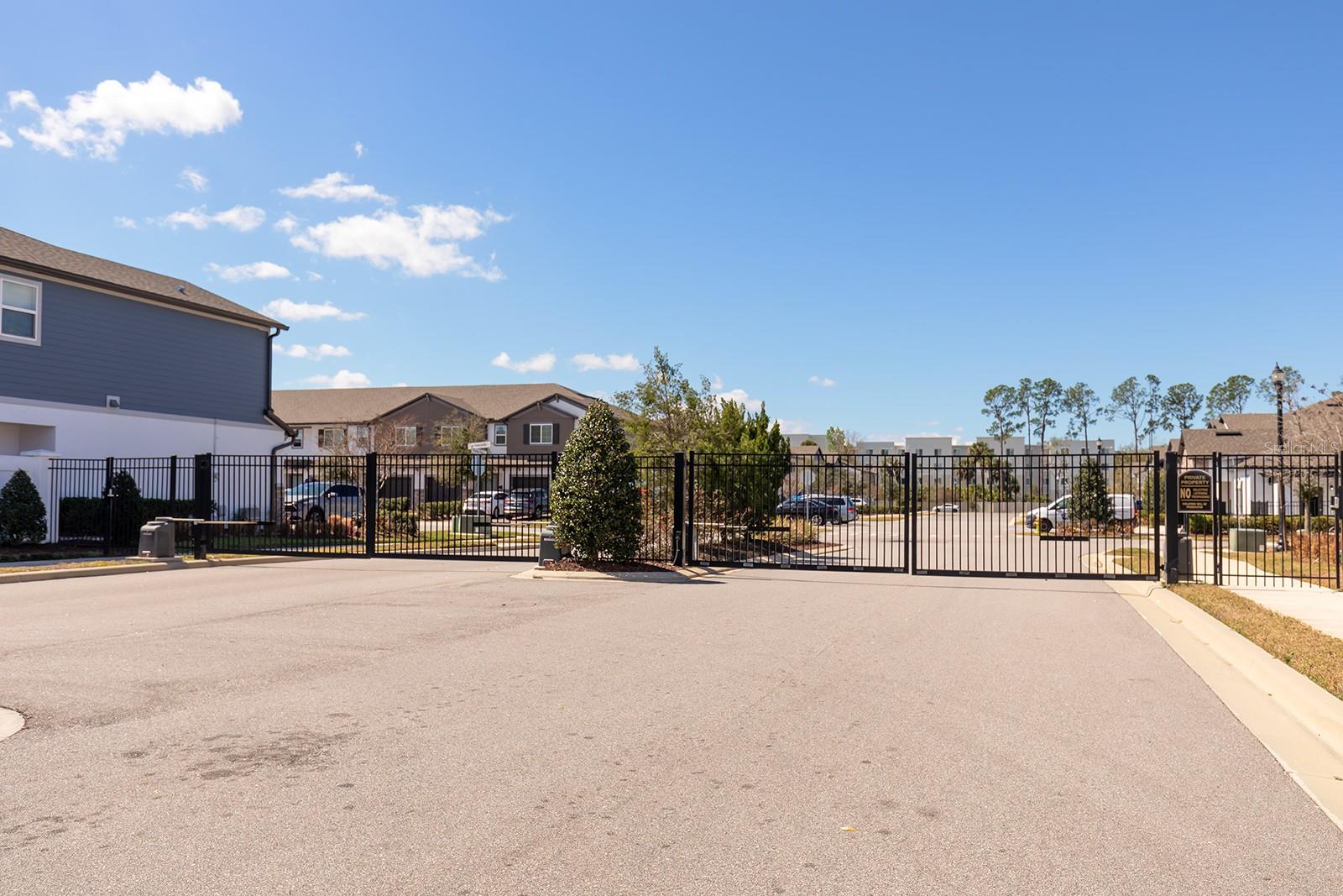 TOWNS AT LAKE MONROE COMMONS - Residential