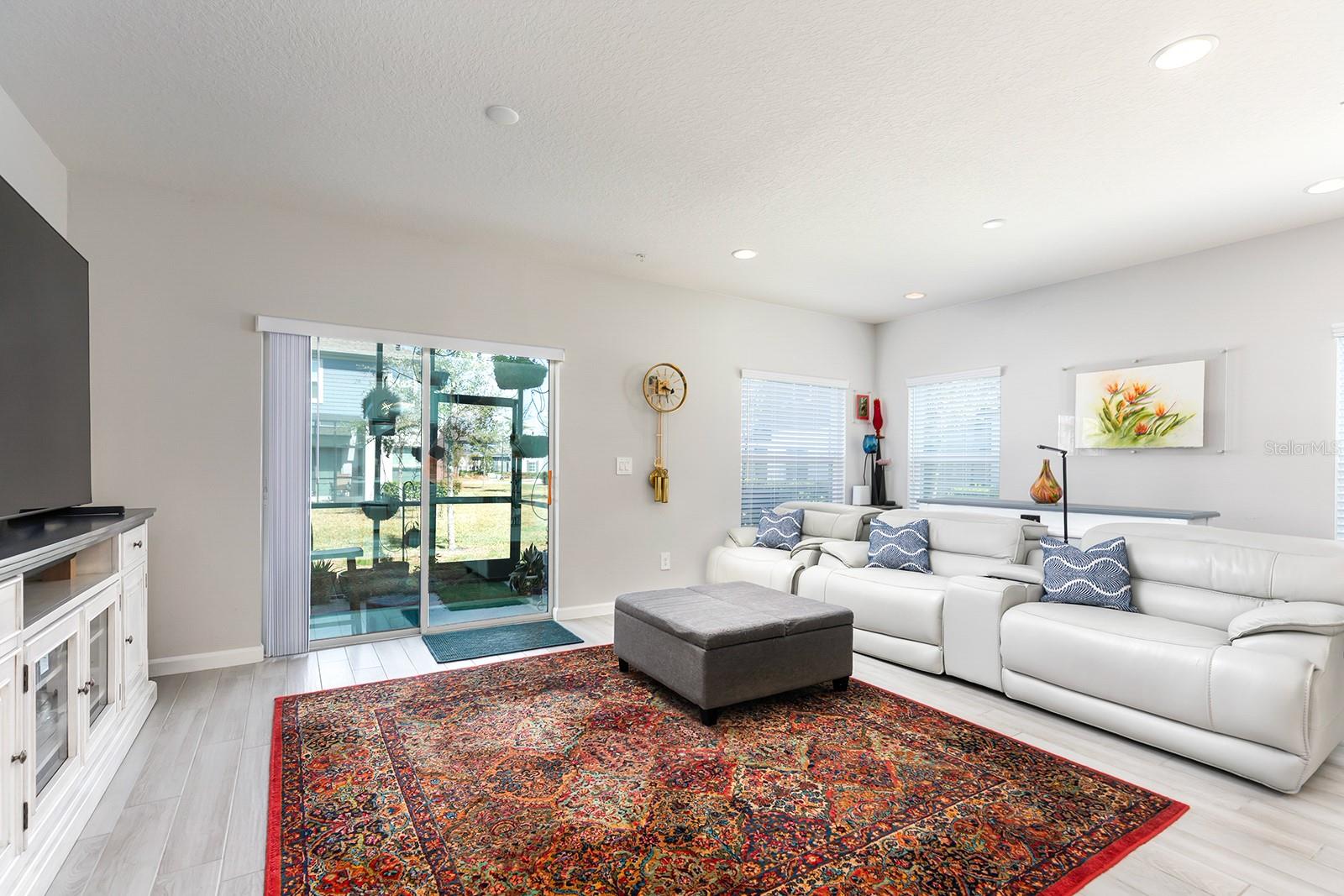 TOWNS AT LAKE MONROE COMMONS - Residential