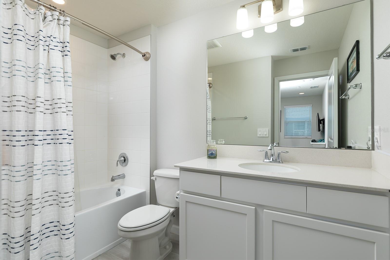 TOWNS AT LAKE MONROE COMMONS - Residential