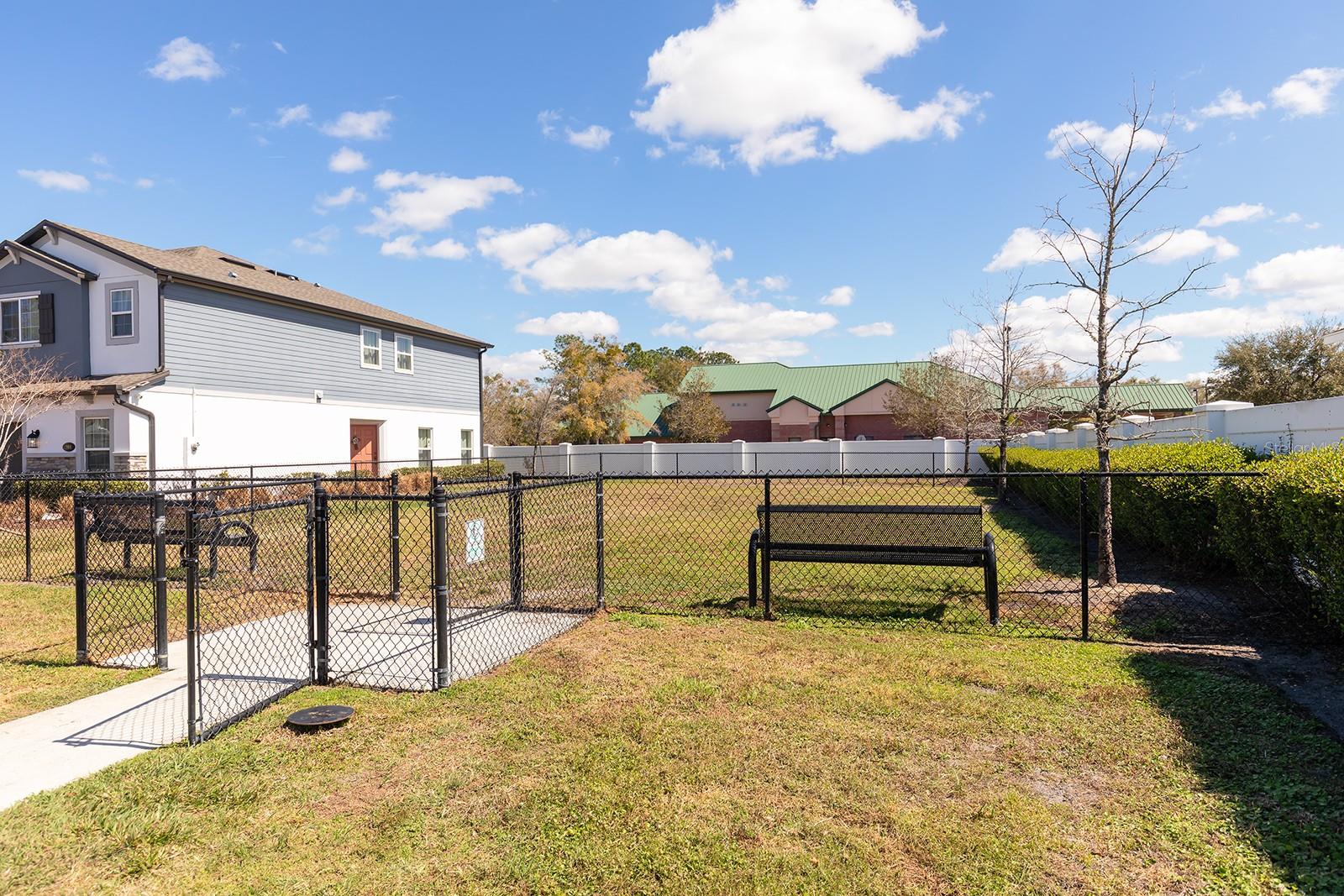 TOWNS AT LAKE MONROE COMMONS - Residential