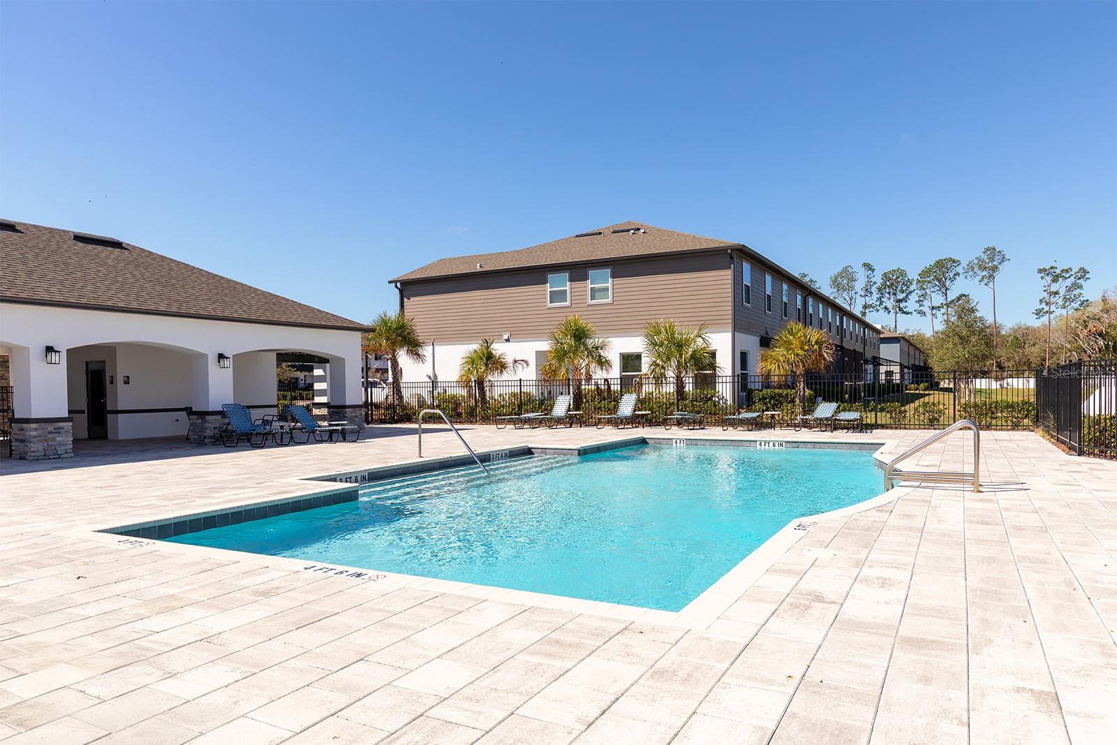 TOWNS AT LAKE MONROE COMMONS - Residential