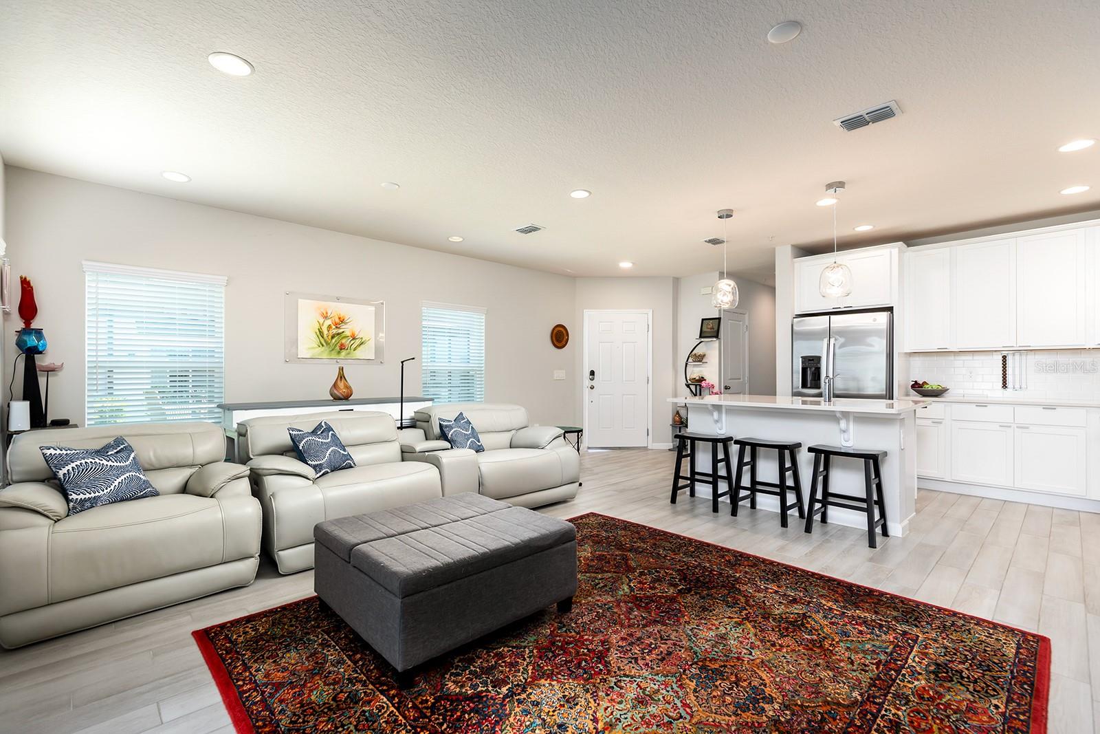 TOWNS AT LAKE MONROE COMMONS - Residential