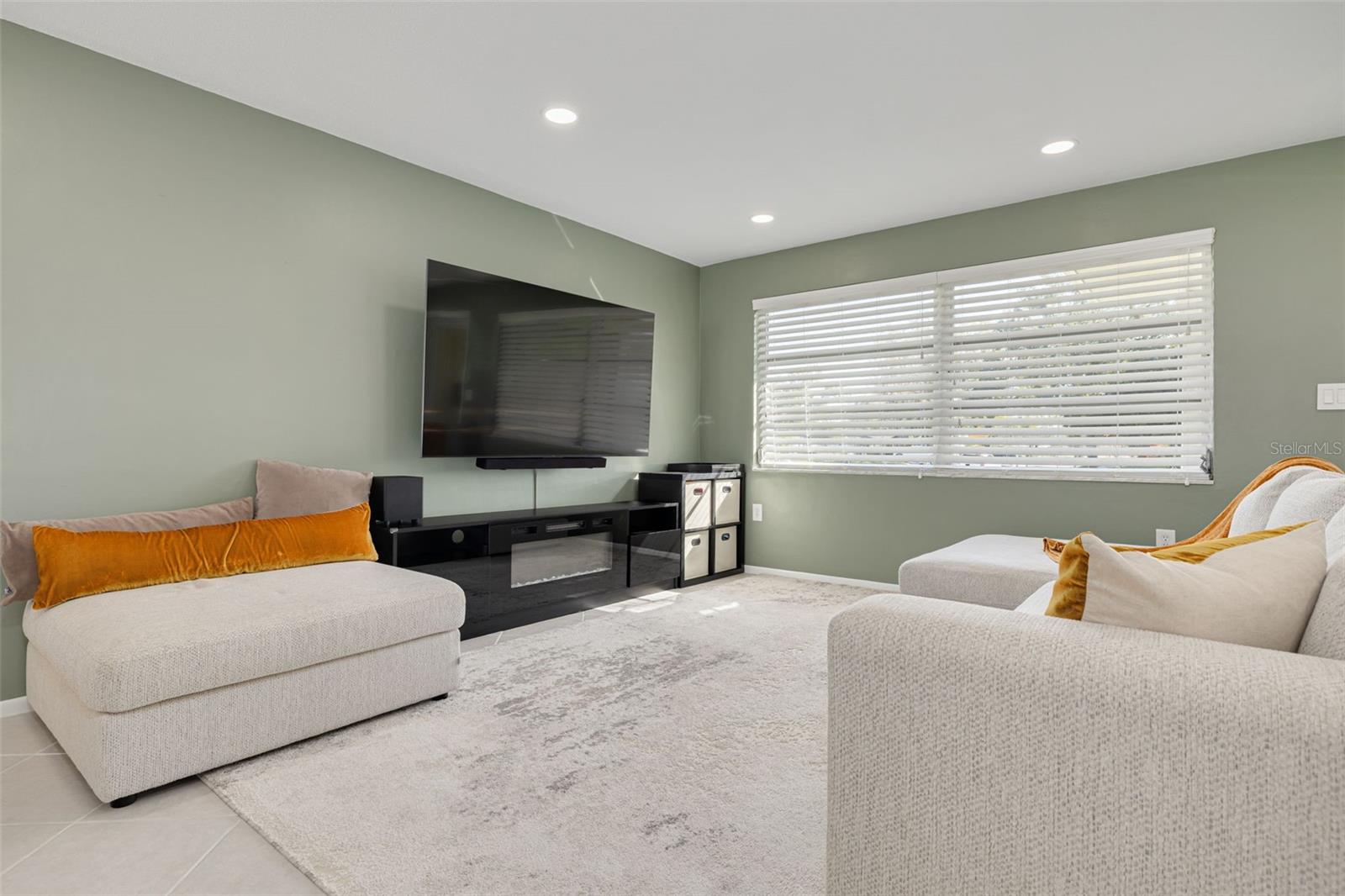 1736 ALGONQUIN DRIVE