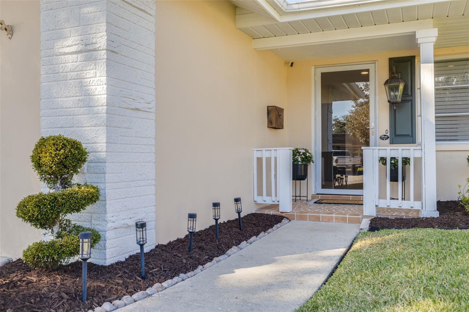 1736 ALGONQUIN DRIVE