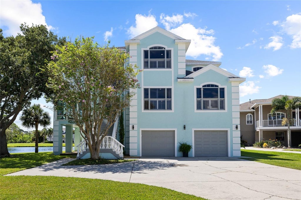 Photo of 2106 Pelican Court, Tarpon Springs, FL 34689 (MLS # TB8544860)