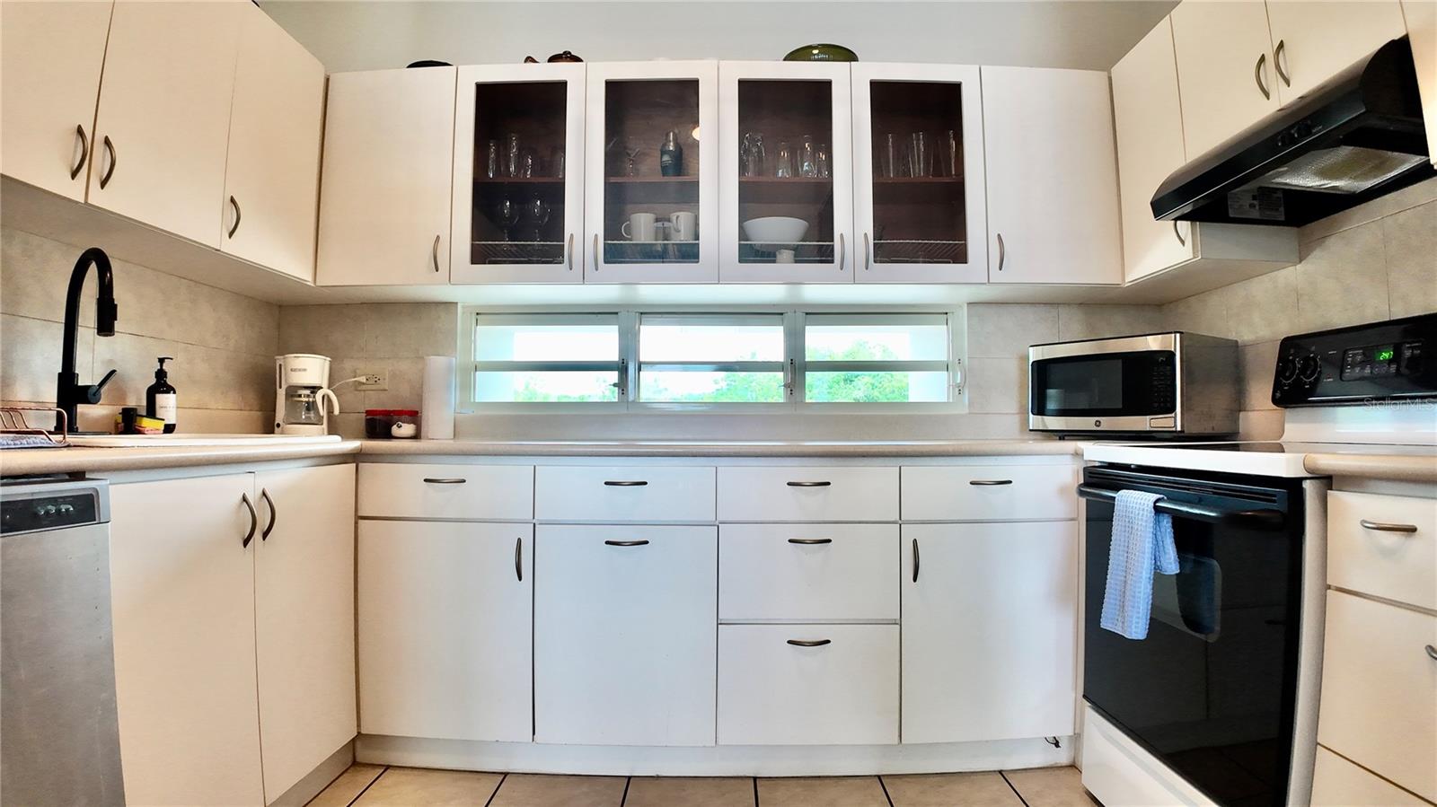 PELICAN REEF - Residential