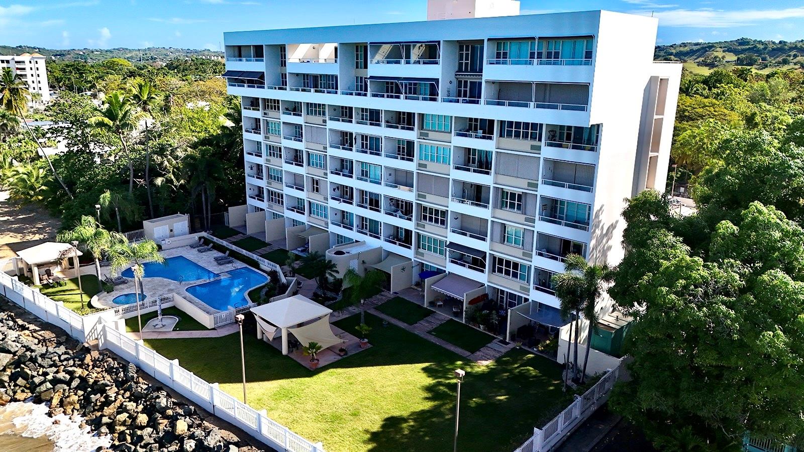 PELICAN REEF - Residential