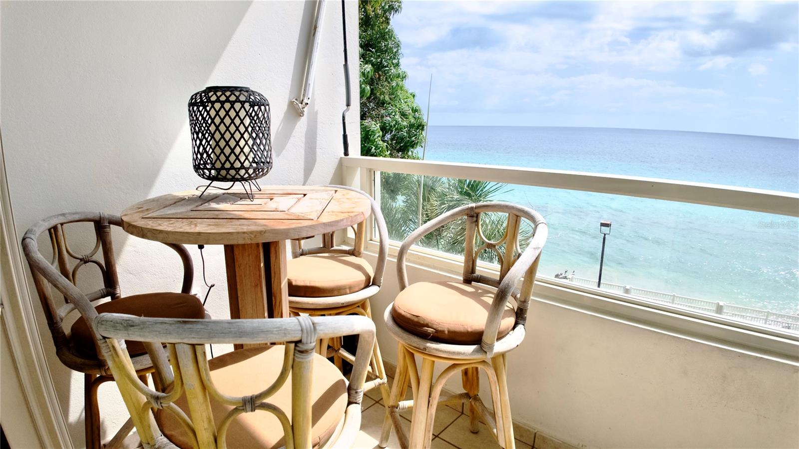 PELICAN REEF - Residential