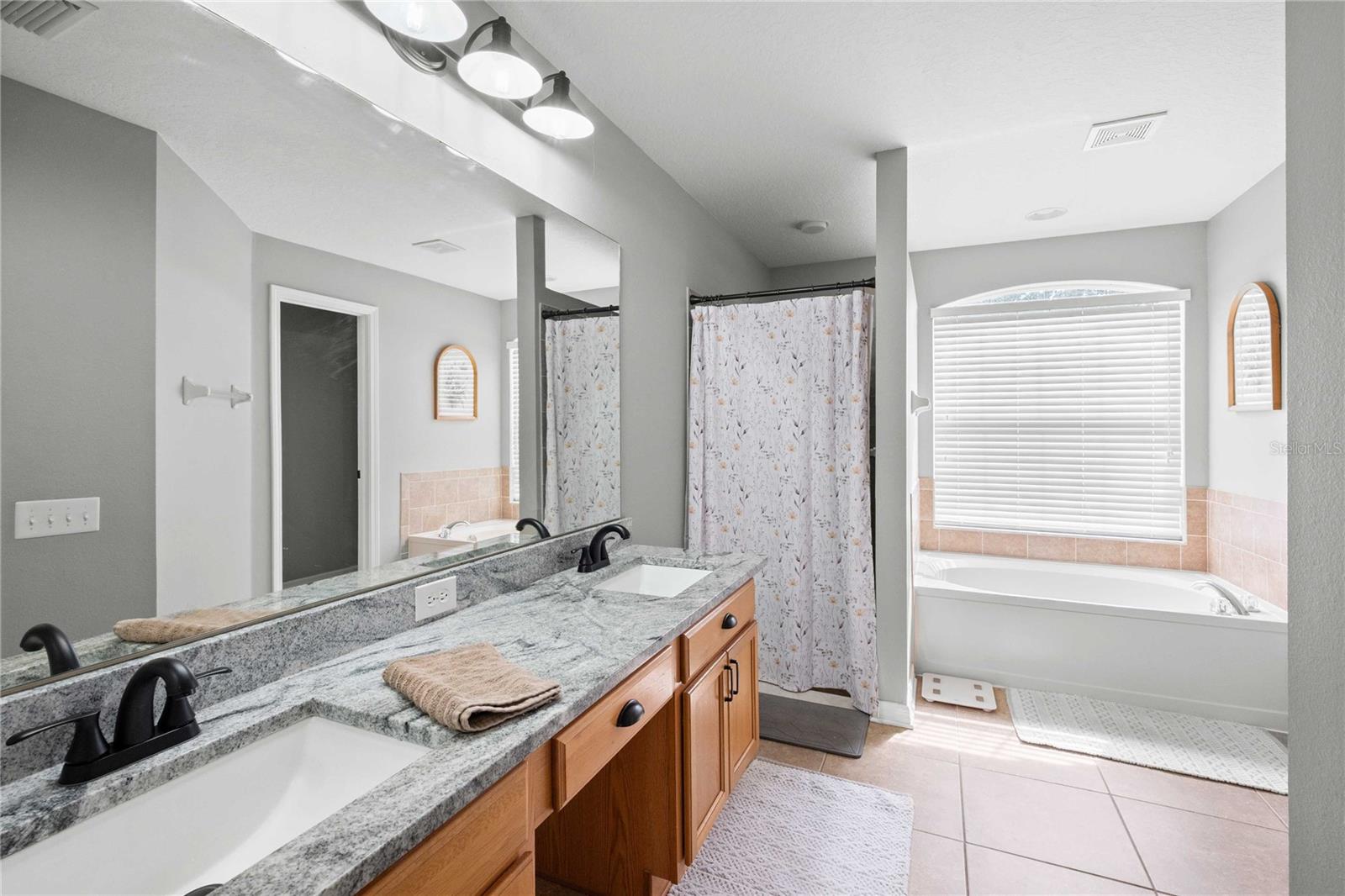 AVONDALE GROVES - Residential