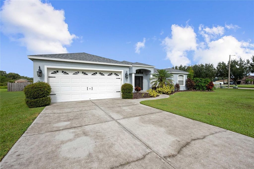Photo of 1552 Avondale Ridge Drive, Plant City, FL 33567 (MLS # TB8426668)
