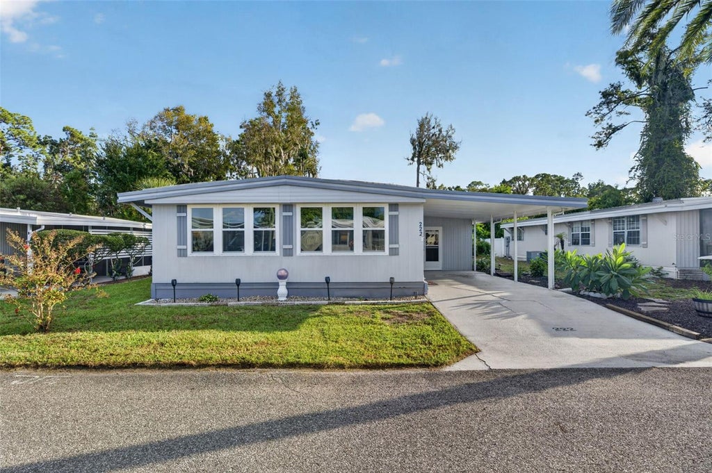 Photo of 222 Paradise S, Leesburg, FL 34788 (MLS # G5119177)