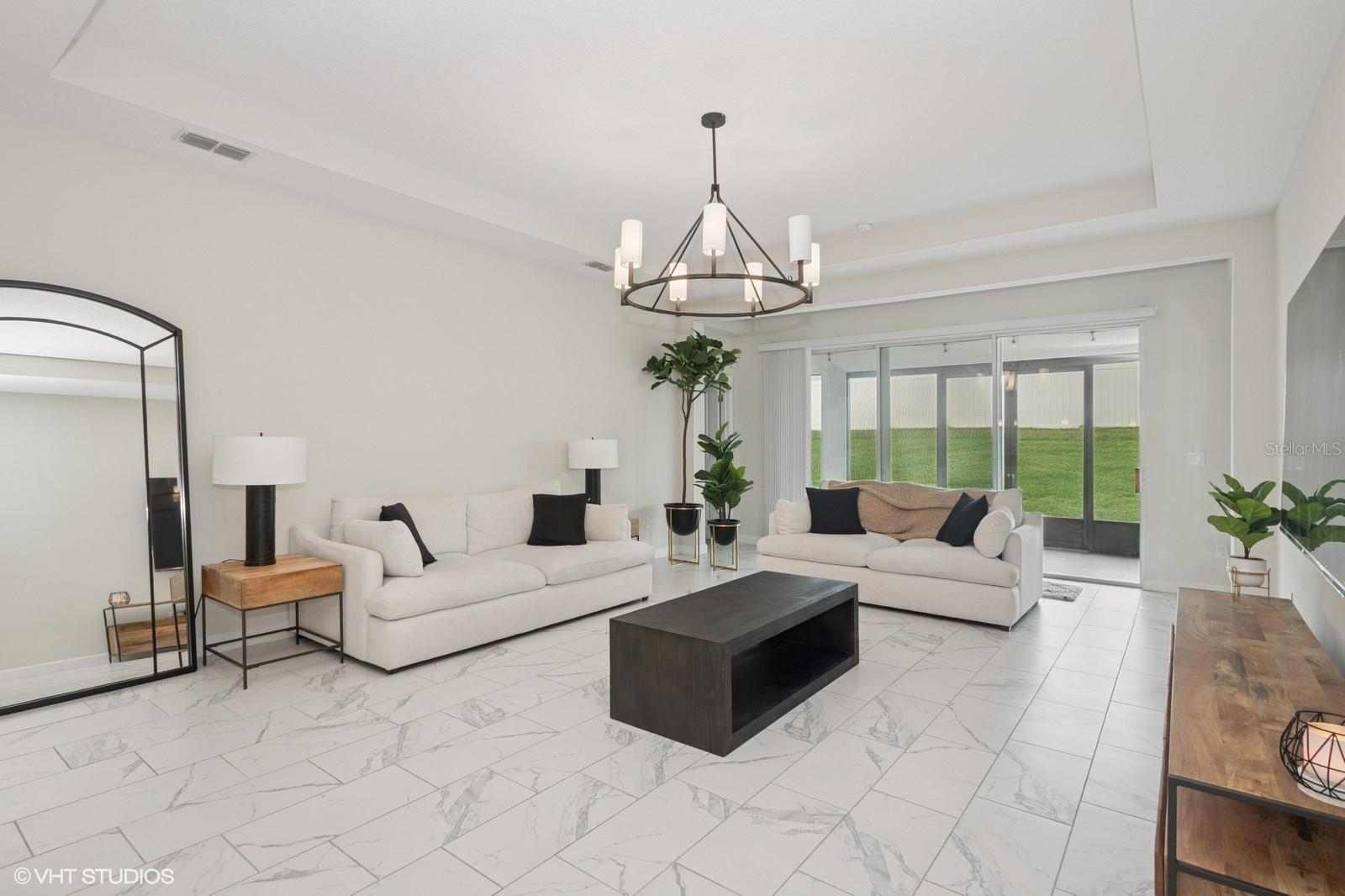 1835 SOUTHERN RED OAK COURT