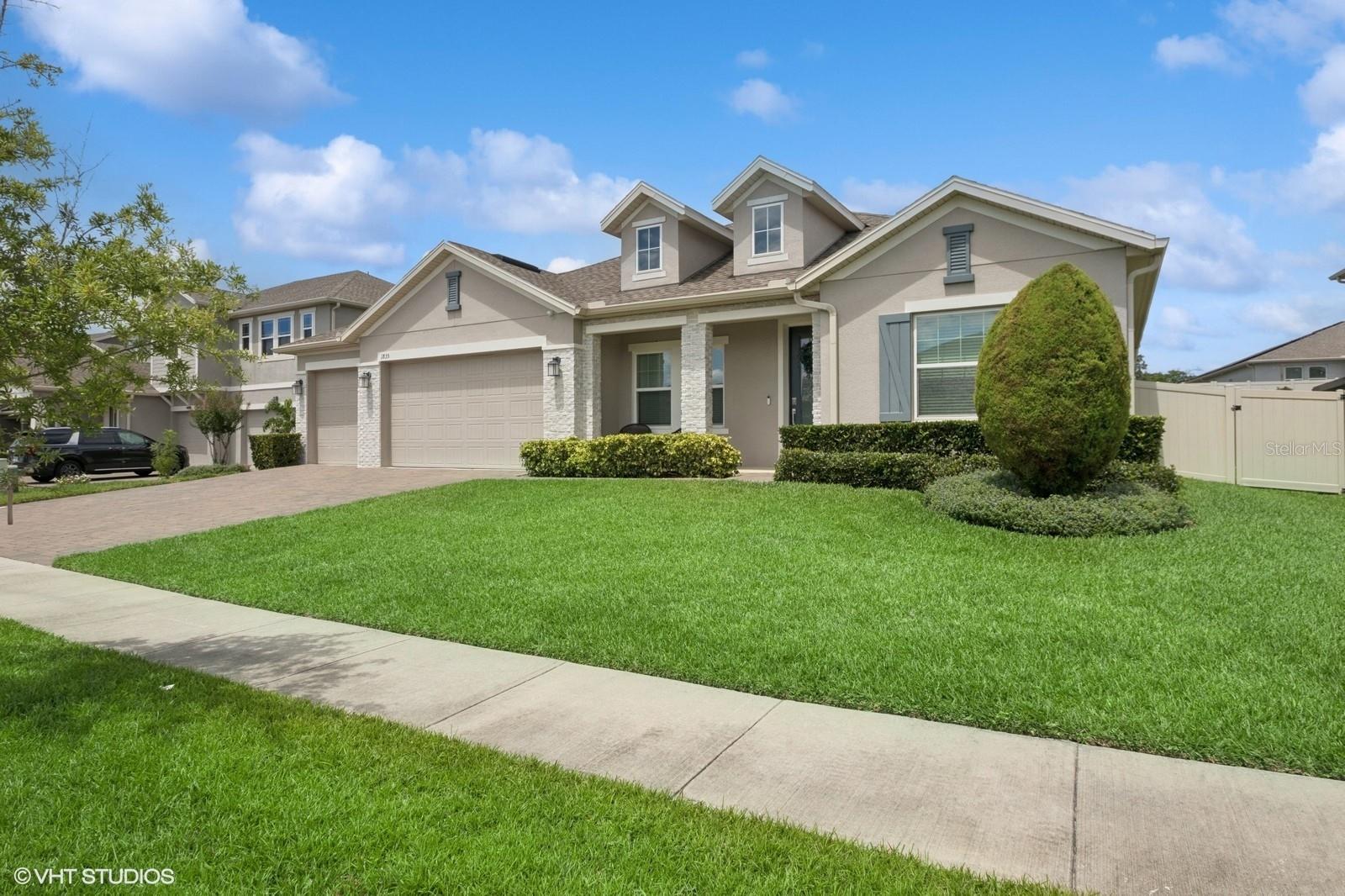 1835 SOUTHERN RED OAK COURT