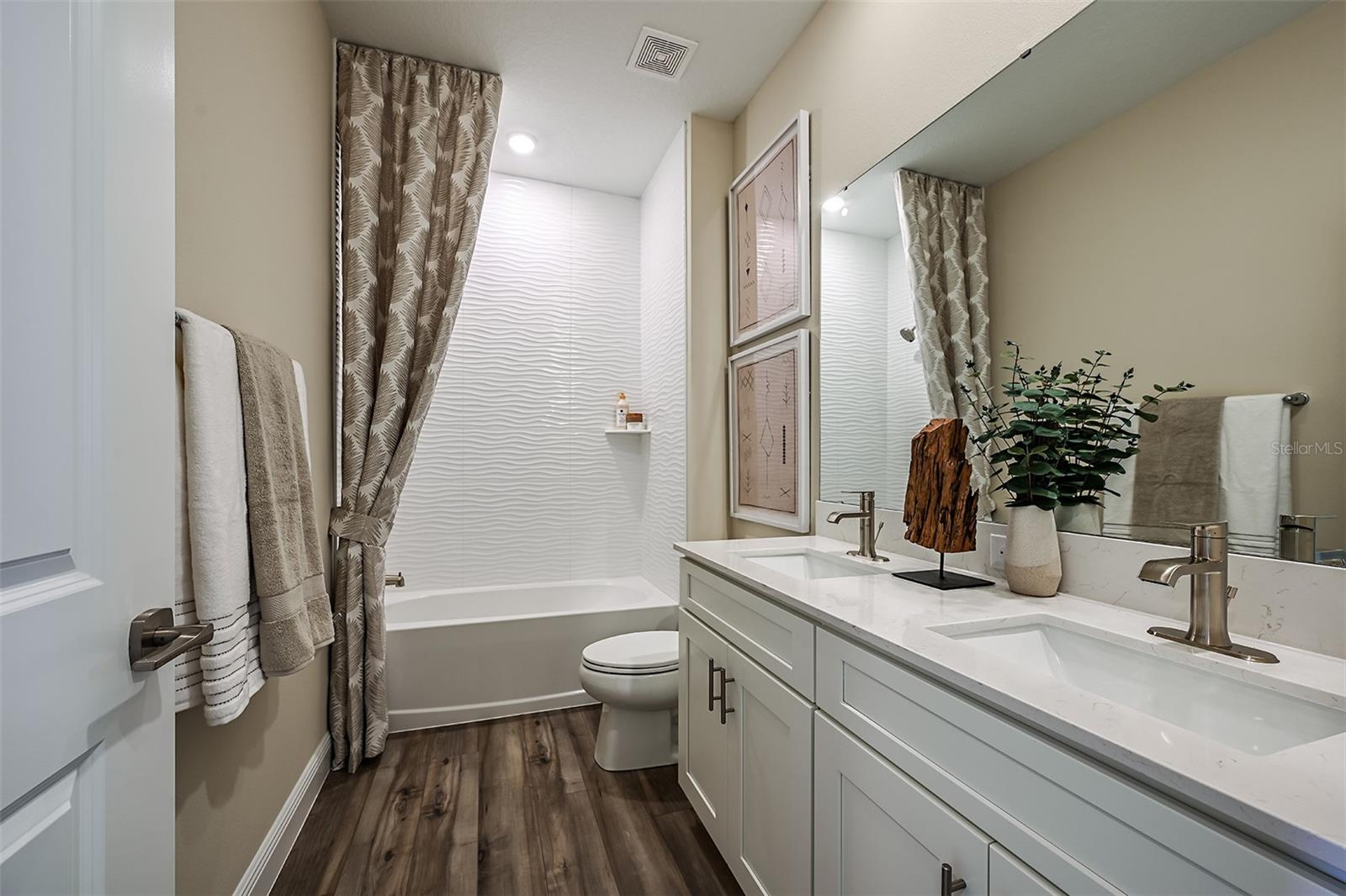 PASADENA WOODS - Residential