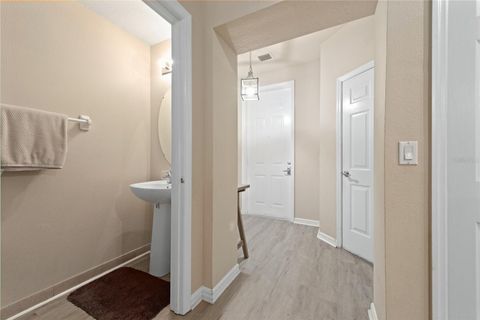 Townhouse in ORLANDO FL 10734 REGENT SQUARE DRIVE 8.jpg