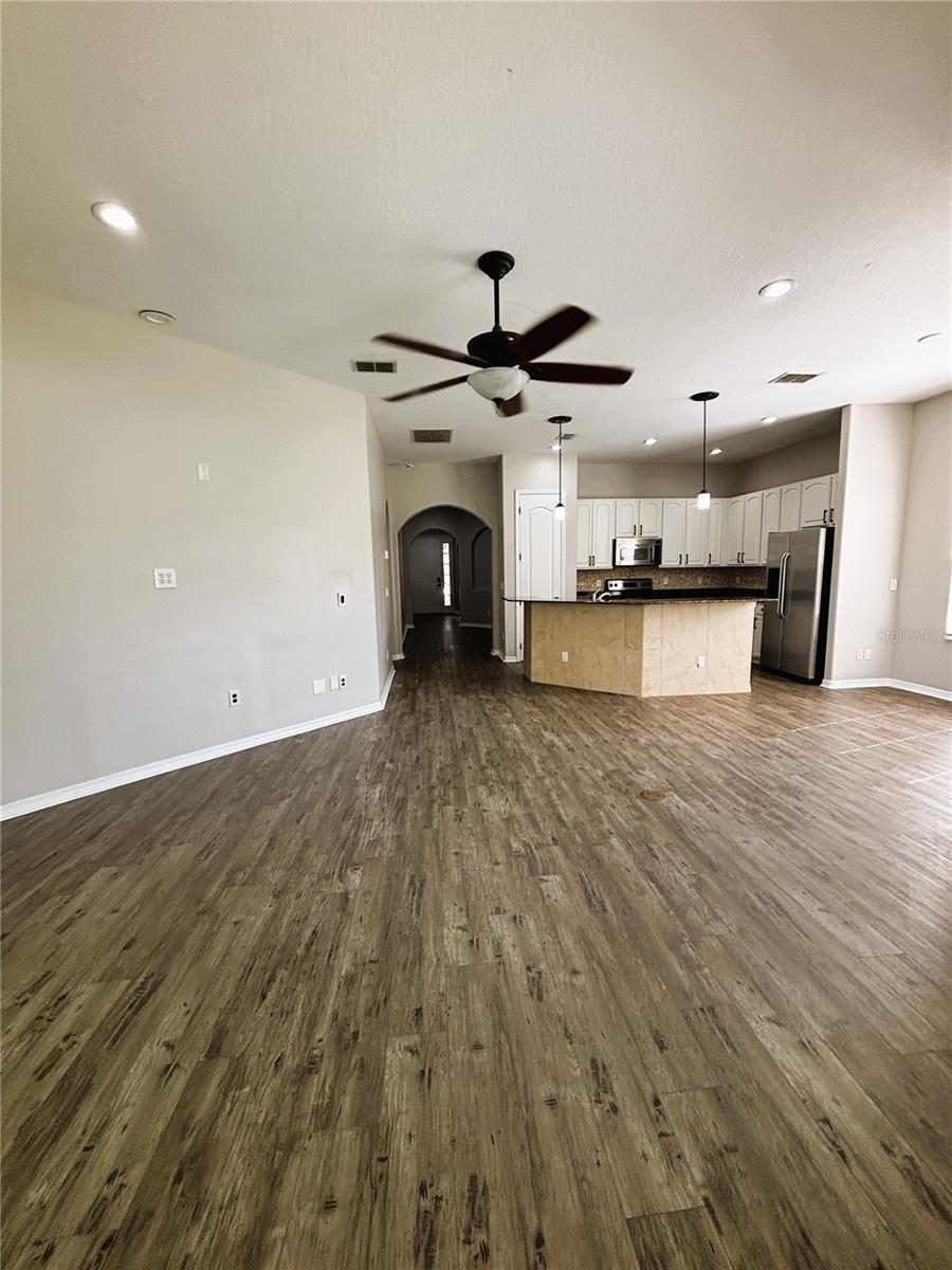 EAGLE CRK PH 01B - Residential Lease