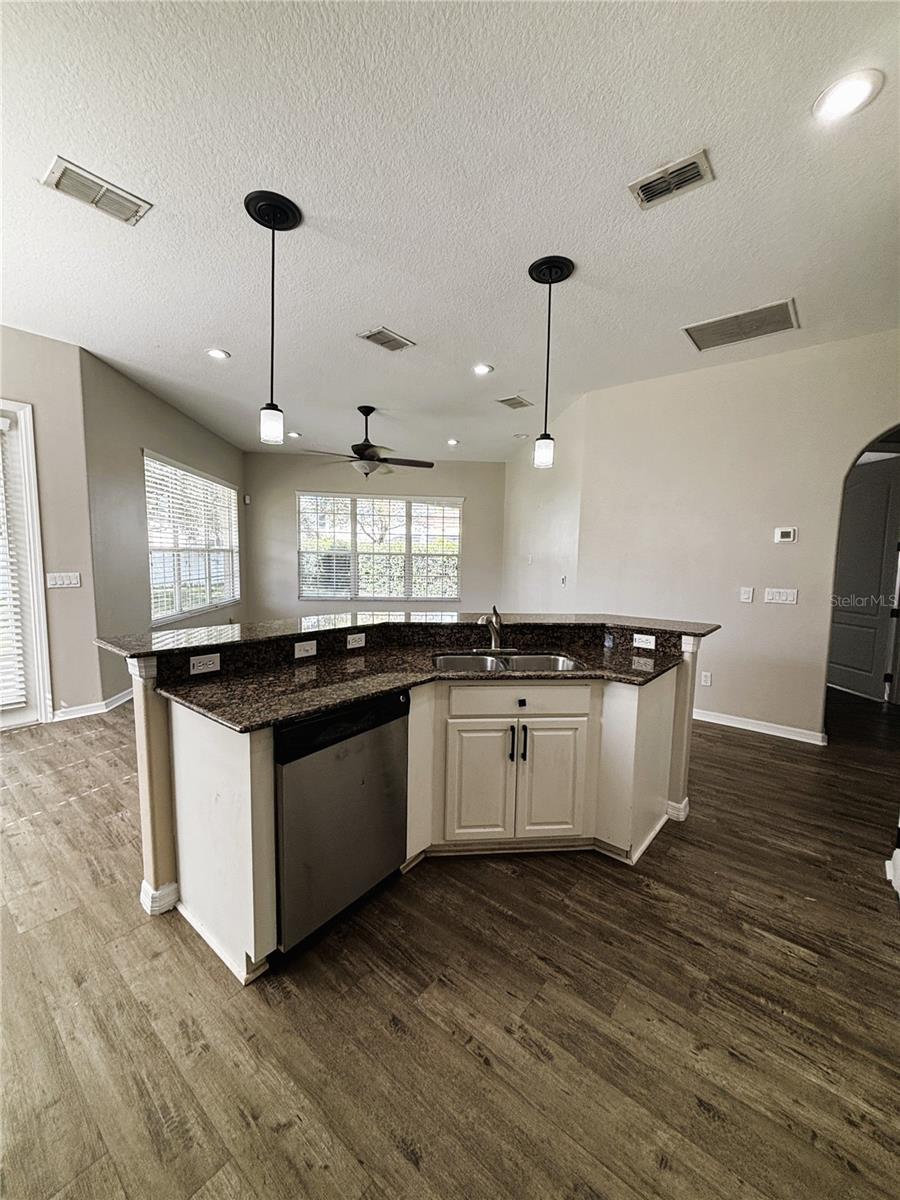 EAGLE CRK PH 01B - Residential Lease