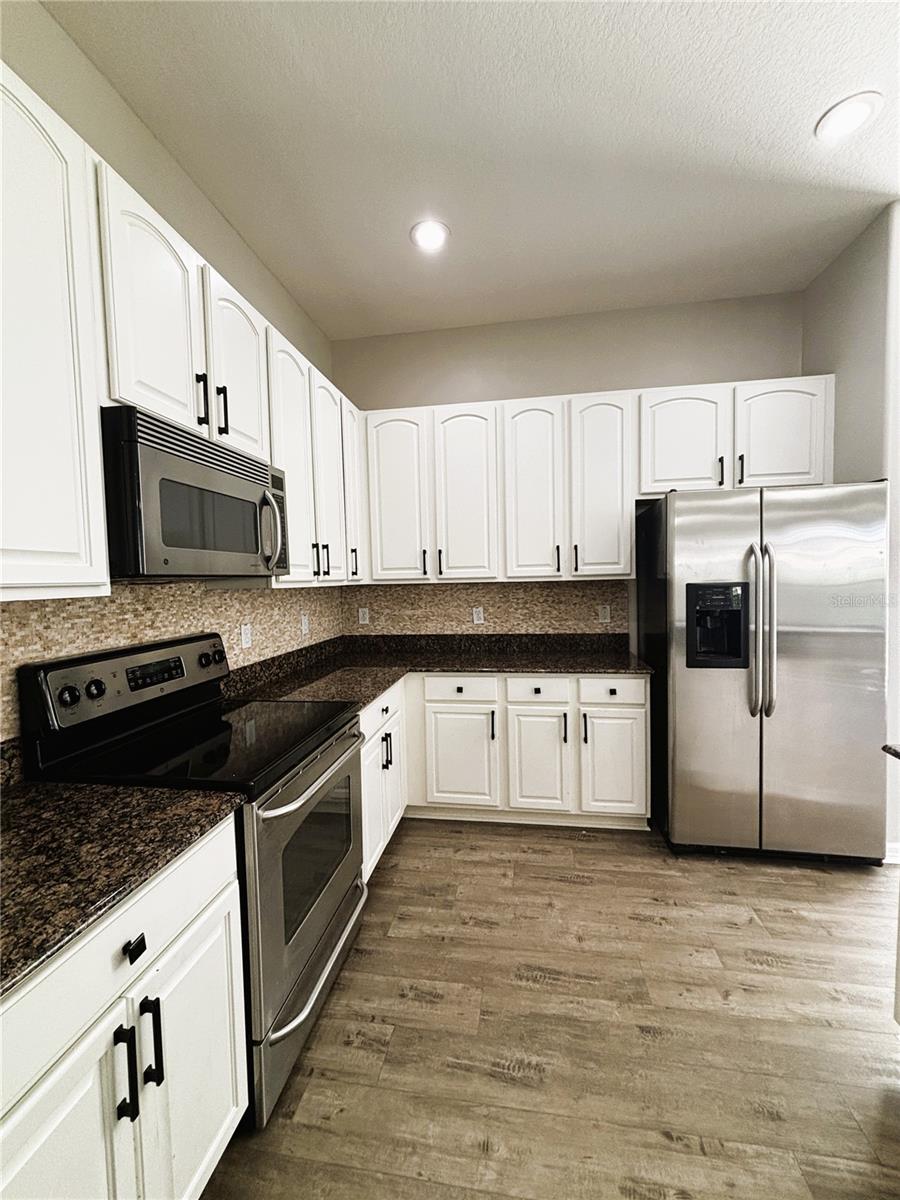 EAGLE CRK PH 01B - Residential Lease