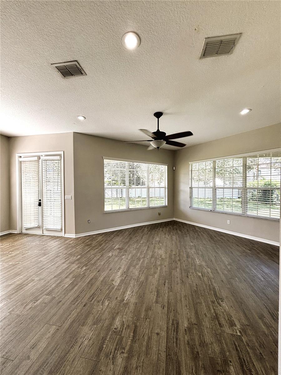 EAGLE CRK PH 01B - Residential Lease