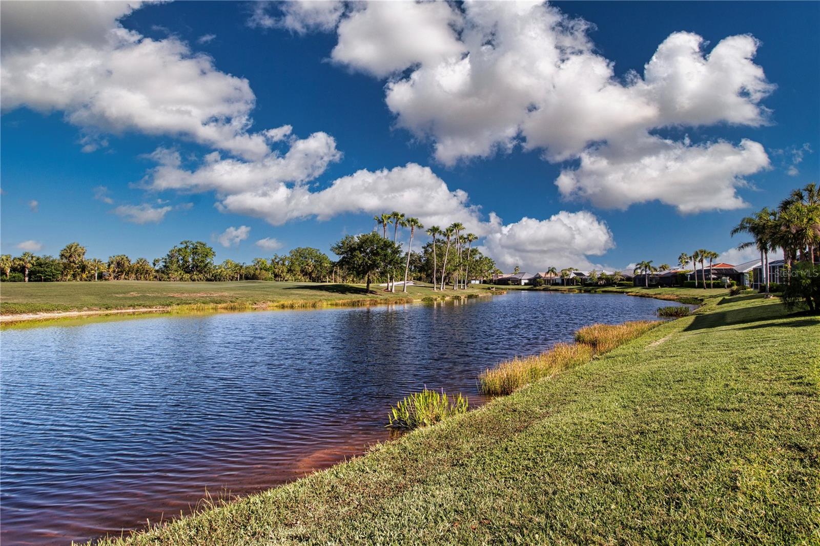 HERITAGE OAKS GOLF & COUNTRY CLUB - Residential